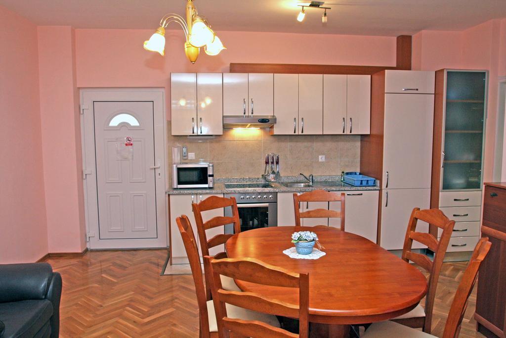 Apartmani Paula Макарска Экстерьер фото